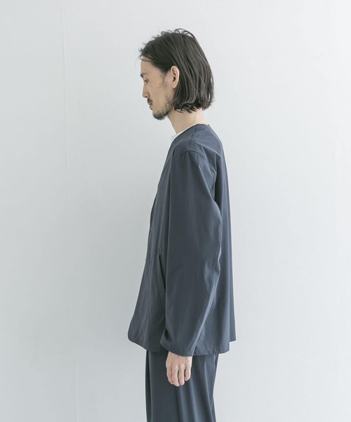 URBAN RESEARCH（アーバンリサーチ）の「タスランナイロンノーカラーブルゾン（ブルゾン・メンズ・ベージュ/グレー系その他/ブルー系その他・MEDIUM/LARGE）」の15枚目の写真