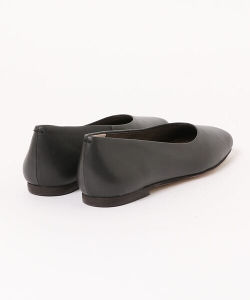 MARGARET HOWELL idea（マーガレット・ハウエルアイデア）の「スクエアトゥフラットシューズ（パンプス・レディース・ブラック/ダークグレー/サンドベージュ・22.5cm/23.5cm/24.5cm/23.0cm/24.0cm/22.0cm）」の4枚目の写真