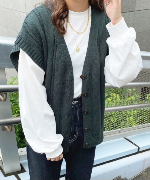 apres jour（アプレジュール）の「ボタンニットベスト【ZOZOTOWN限定アイテム】（ベスト・レディース・ダークグリーン/ブラック/アイボリー・X-LARGE/フリー）」の3枚目の写真