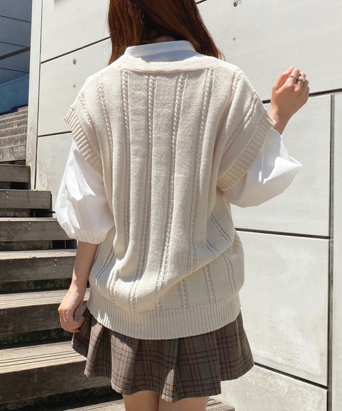 apres jour（アプレジュール）の「ボタンニットベスト【ZOZOTOWN限定アイテム】（ベスト・レディース・ダークグリーン/ブラック/アイボリー・X-LARGE/フリー）」の9枚目の写真