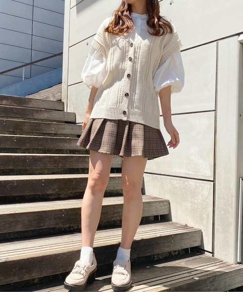 apres jour（アプレジュール）の「ボタンニットベスト【ZOZOTOWN限定アイテム】（ベスト・レディース・ダークグリーン/ブラック/アイボリー・X-LARGE/フリー）」の4枚目の写真