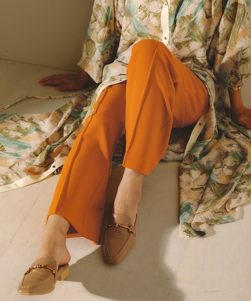 Bou Jeloud（ブージュルード）の「センターシームカラーパンツ（その他パンツ・レディース・ベージュ/ブルー/マスタード・38）」の2枚目の写真