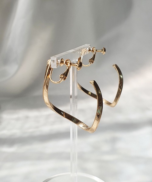 CEMONEMO（セモネモ）の「角線 ねじれ リング イヤリング（イヤリング・レディース・シルバー/ゴールド・FREE）」の5枚目の写真