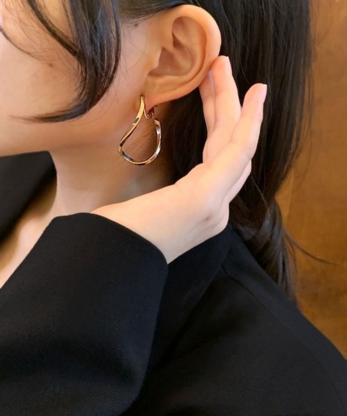 CEMONEMO（セモネモ）の「角線 ねじれ リング イヤリング（イヤリング・レディース・シルバー/ゴールド・FREE）」の4枚目の写真