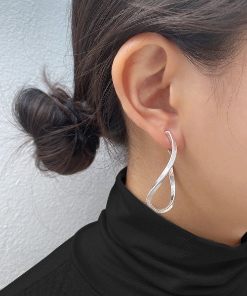 CEMONEMO（セモネモ）の「角線 ねじれ リング イヤリング（イヤリング・レディース・シルバー/ゴールド・FREE）」の8枚目の写真