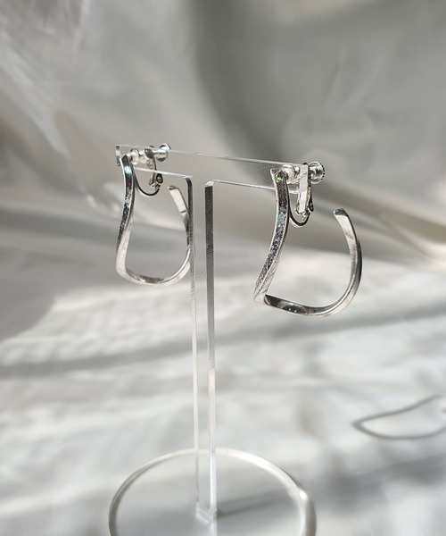 CEMONEMO（セモネモ）の「角線 ねじれ リング イヤリング（イヤリング・レディース・シルバー/ゴールド・FREE）」の9枚目の写真