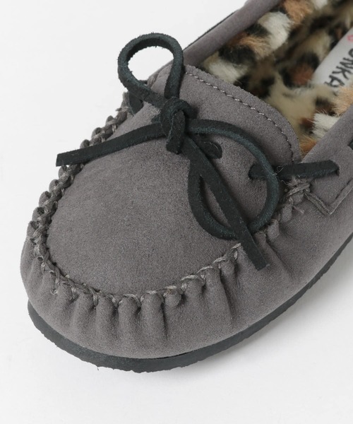 Minnetonka(ミネトンカ)の「MINNETONKA KIMMY(その他シューズ・レディース・キャメル/ブラック/チャコールグレー・6/8/7)」の10枚目の写真