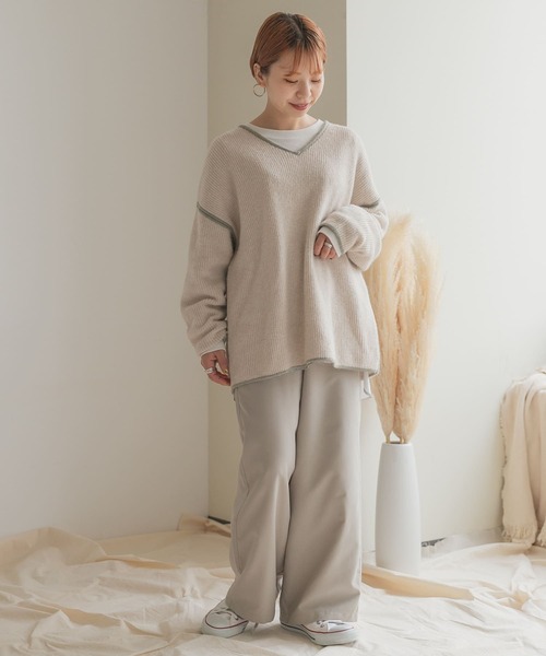 URBAN RESEARCH（アーバンリサーチ）の「パイピングVネックニット（ニット/セーター・レディース・モカ/ブラウン/アイボリー・FREE）」の5枚目の写真