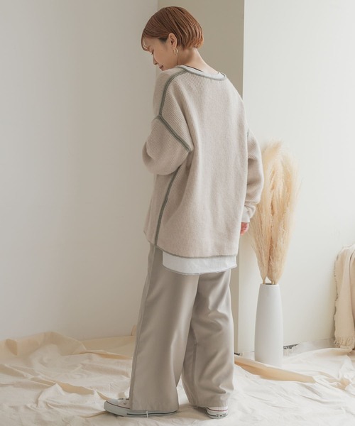 URBAN RESEARCH（アーバンリサーチ）の「パイピングVネックニット（ニット/セーター・レディース・モカ/ブラウン/アイボリー・FREE）」の15枚目の写真