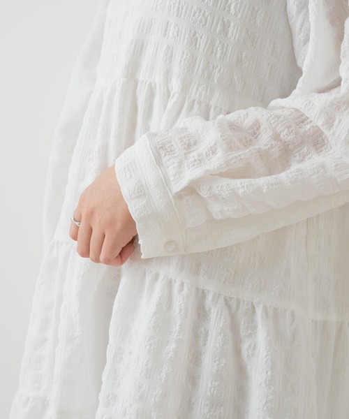 Kastane(カスタネ)の「シャーリングティアードミニワンピース(ワンピース・レディース・ブラック/オフホワイト・FREE)」の15枚目の写真