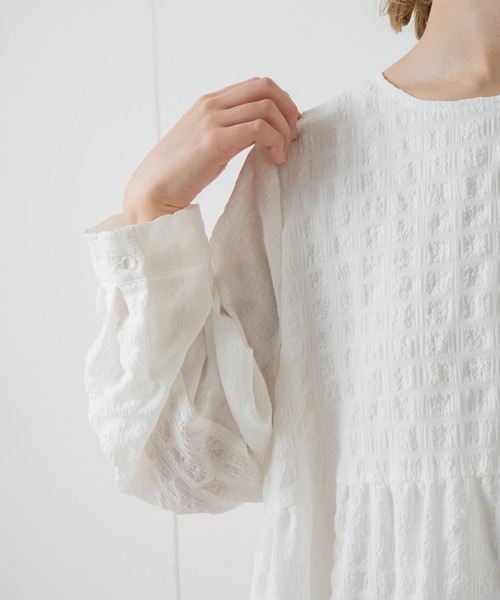 Kastane(カスタネ)の「シャーリングティアードミニワンピース(ワンピース・レディース・ブラック/オフホワイト・FREE)」の11枚目の写真