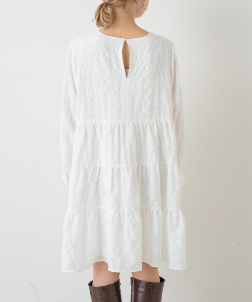 Kastane(カスタネ)の「シャーリングティアードミニワンピース(ワンピース・レディース・ブラック/オフホワイト・FREE)」の19枚目の写真