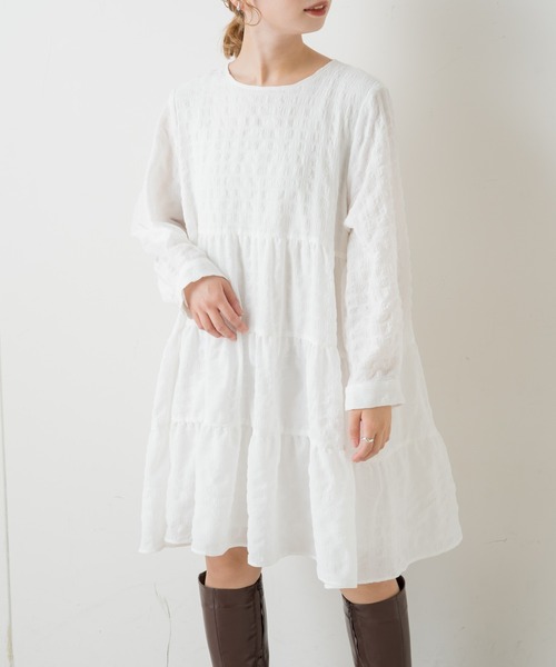 Kastane(カスタネ)の「シャーリングティアードミニワンピース(ワンピース・レディース・ブラック/オフホワイト・FREE)」の4枚目の写真