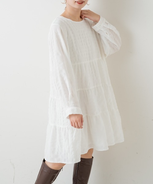 Kastane(カスタネ)の「シャーリングティアードミニワンピース(ワンピース・レディース・ブラック/オフホワイト・FREE)」の5枚目の写真