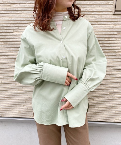 CLEA(クレア)の「2WAYバンドカラーボリュームスリーブブラウス〇(シャツ/ブラウス・レディース・ホワイト/ブルー/グリーン・S/M)」の1枚目の写真