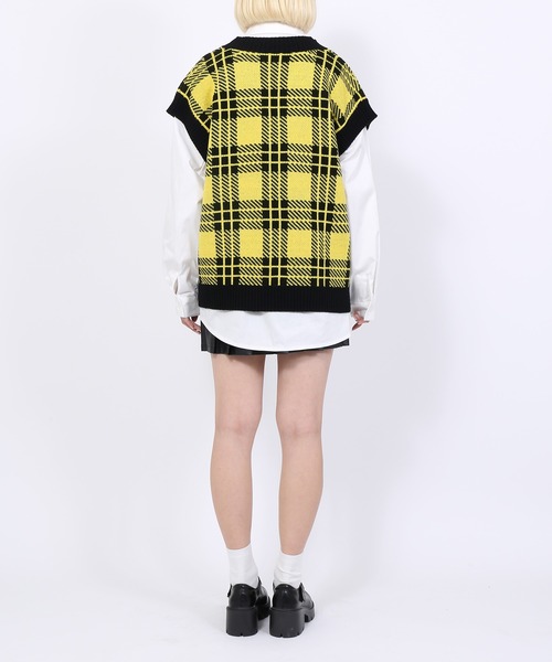 PUNYUS(プニュズ)の「チェックオーバーニットベスト(ベスト・レディース・ホワイト/イエロー/ブルー/グリーン・1/2/4/3)」の11枚目の写真
