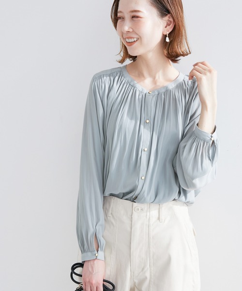 ROPE' PICNIC(ロペピクニック)の「【2WAY】メタルギャザーブラウス(シャツ/ブラウス・レディース・ベージュ/グリーン/サックスブルー/イエロー/チャコールグレー・38)」の4枚目の写真