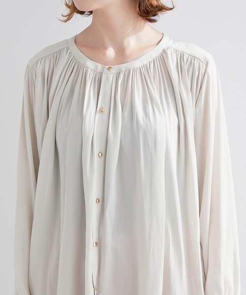 ROPE' PICNIC(ロペピクニック)の「【2WAY】メタルギャザーブラウス(シャツ/ブラウス・レディース・ベージュ/グリーン/サックスブルー/イエロー/チャコールグレー・38)」の8枚目の写真