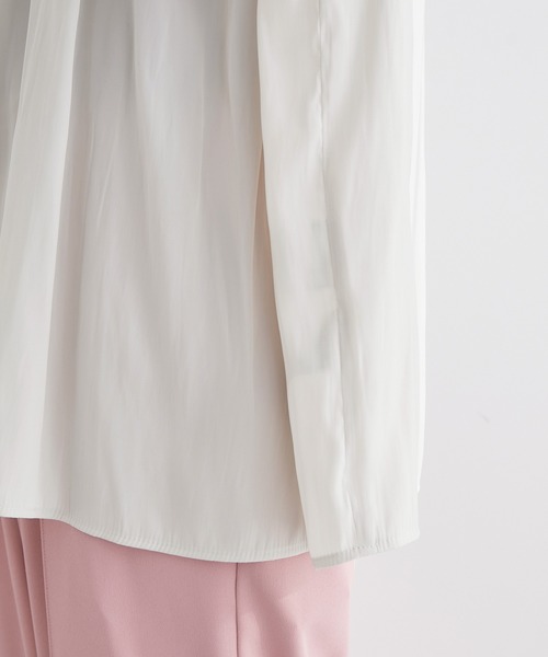 ROPE' PICNIC(ロペピクニック)の「【2WAY】メタルギャザーブラウス(シャツ/ブラウス・レディース・ベージュ/グリーン/サックスブルー/イエロー/チャコールグレー・38)」の9枚目の写真