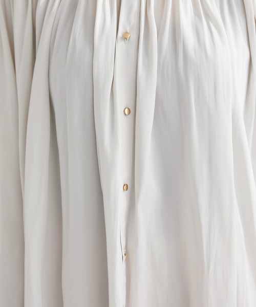 ROPE' PICNIC(ロペピクニック)の「【2WAY】メタルギャザーブラウス(シャツ/ブラウス・レディース・ベージュ/グリーン/サックスブルー/イエロー/チャコールグレー・38)」の11枚目の写真