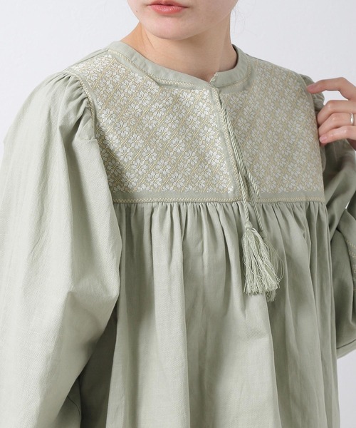 Crisp（クリスプ）の「クロスフラワーパフブラウス（シャツ/ブラウス・レディース・ホワイト/グリーン・FREE）」の5枚目の写真