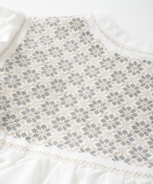 Crisp（クリスプ）の「クロスフラワーパフブラウス（シャツ/ブラウス・レディース・ホワイト/グリーン・FREE）」の7枚目の写真