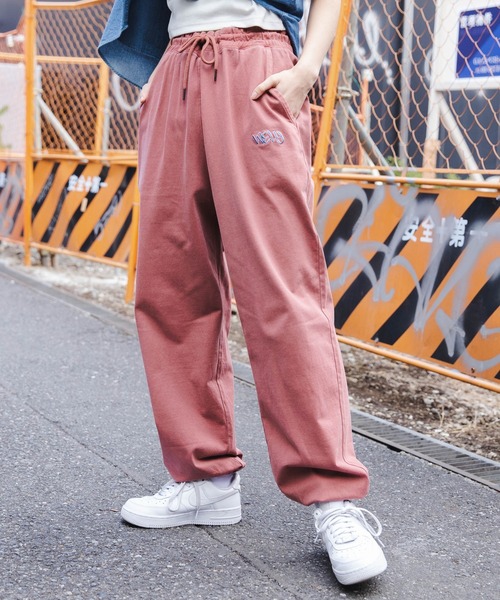 WEGO（ウィゴー）の「■■■WEGO/【WEB限定】ワンポイントピグメントパンツ■■■（スウェットパンツ・メンズ・ベージュ/ブルー/スミクロ/ワイン・MEDIUM/LARGE/X-LARGE）」の4枚目の写真