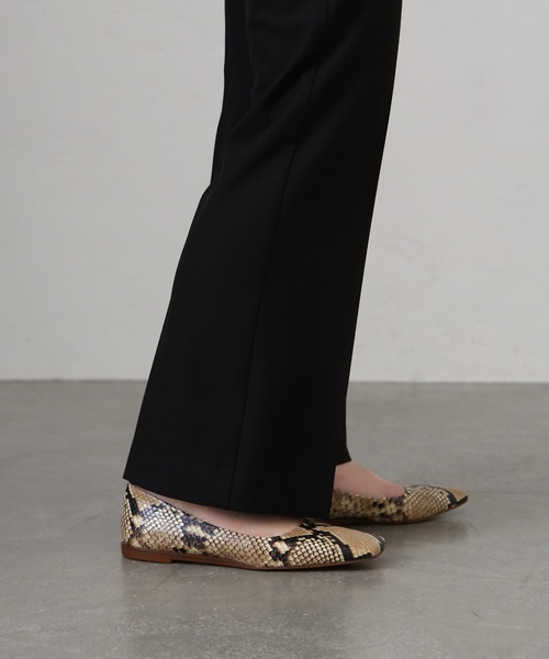 GRISE(グリーズ)の「GRISE レザーワイドスクエアフラット(パンプス・レディース・ベージュ系その他・23cm/23.5cm/24cm/24.5cm/22.5cm/25cm/22cm)」の14枚目の写真