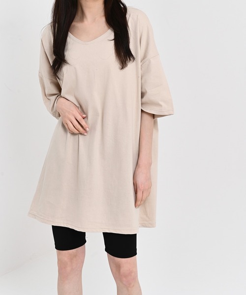 me+em select(ミームセレクト)の「Vネックビッグシルエットプルオーバー(Tシャツ/カットソー・レディース・ブラック/ベージュ/ブルー/アイボリー・FREE)」の3枚目の写真
