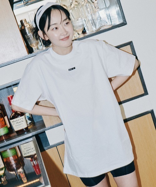 FCMM(エフシーエムエム)の「WOMENS COZY LONG T-SHIRT/ウーマンクージーロングTシャツ(シャツ/ブラウス・レディース・ホワイト/ブラック・SMALL/MEDIUM)」の1枚目の写真