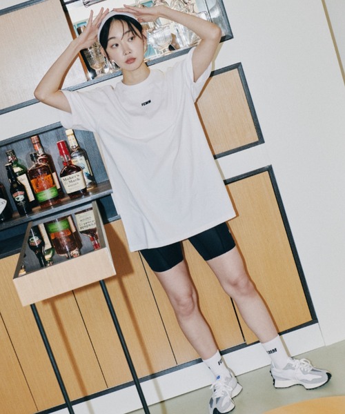 FCMM(エフシーエムエム)の「WOMENS COZY LONG T-SHIRT/ウーマンクージーロングTシャツ(シャツ/ブラウス・レディース・ホワイト/ブラック・SMALL/MEDIUM)」の9枚目の写真