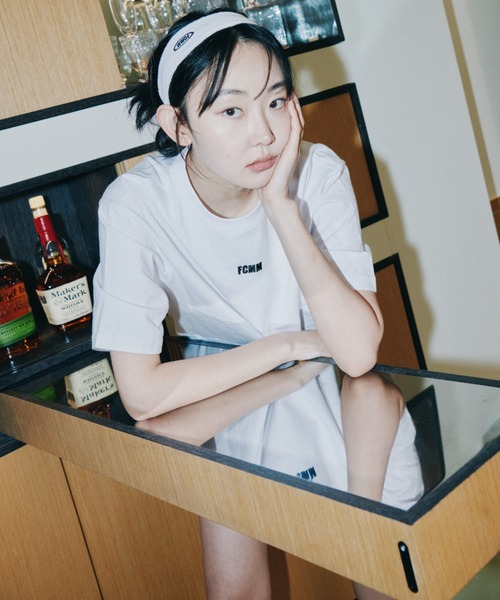 FCMM(エフシーエムエム)の「WOMENS COZY LONG T-SHIRT/ウーマンクージーロングTシャツ(シャツ/ブラウス・レディース・ホワイト/ブラック・SMALL/MEDIUM)」の4枚目の写真