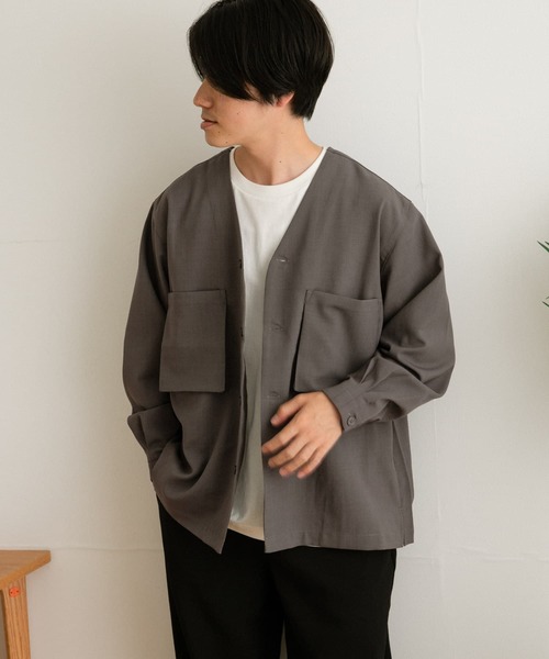 ITEMS URBANRESEARCH（アイテムズ アーバンリサーチ）の「エステルパナマ Vネックシャツカーディガン（カーディガン/ボレロ・メンズ・ネイビー/グレー系その他/チャコールグレー・LARGE/MEDIUM）」の2枚目の写真