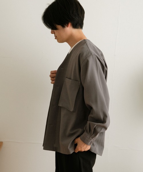 ITEMS URBANRESEARCH（アイテムズ アーバンリサーチ）の「エステルパナマ Vネックシャツカーディガン（カーディガン/ボレロ・メンズ・ネイビー/グレー系その他/チャコールグレー・LARGE/MEDIUM）」の8枚目の写真