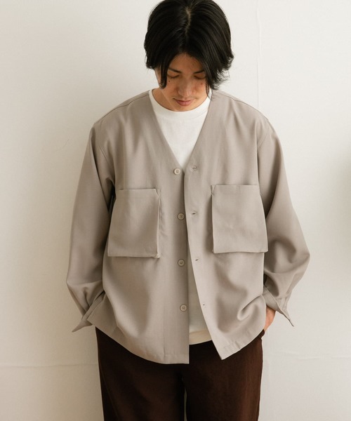 ITEMS URBANRESEARCH（アイテムズ アーバンリサーチ）の「エステルパナマ Vネックシャツカーディガン（カーディガン/ボレロ・メンズ・ネイビー/グレー系その他/チャコールグレー・LARGE/MEDIUM）」の7枚目の写真