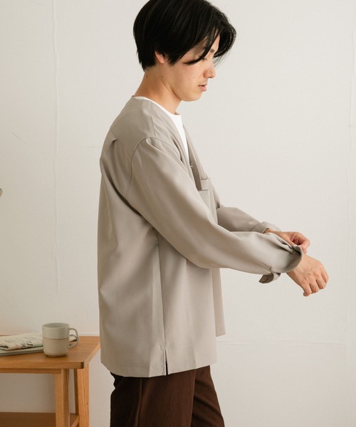 ITEMS URBANRESEARCH（アイテムズ アーバンリサーチ）の「エステルパナマ Vネックシャツカーディガン（カーディガン/ボレロ・メンズ・ネイビー/グレー系その他/チャコールグレー・LARGE/MEDIUM）」の9枚目の写真