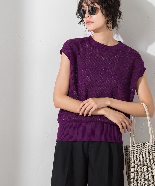 socolla（ソコラ）の「【socolla】インナー付き透かし編みロゴニットベスト≪手洗い可能≫（ニット/セーター・レディース・オフホワイト/グレー/パープル・M）」の3枚目の写真