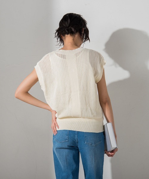 socolla（ソコラ）の「【socolla】インナー付き透かし編みロゴニットベスト≪手洗い可能≫（ニット/セーター・レディース・オフホワイト/グレー/パープル・M）」の10枚目の写真
