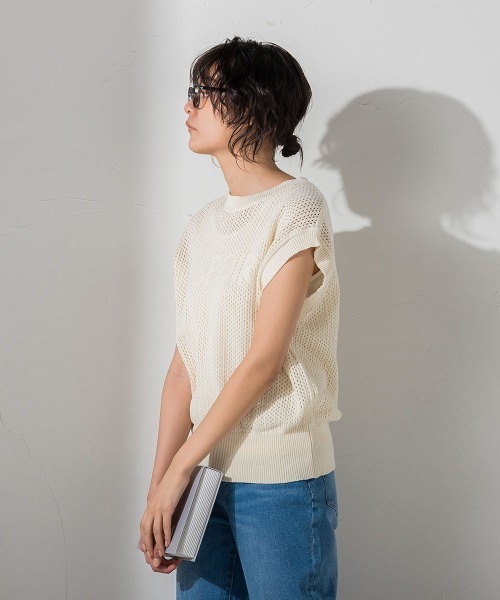 socolla（ソコラ）の「【socolla】インナー付き透かし編みロゴニットベスト≪手洗い可能≫（ニット/セーター・レディース・オフホワイト/グレー/パープル・M）」の11枚目の写真