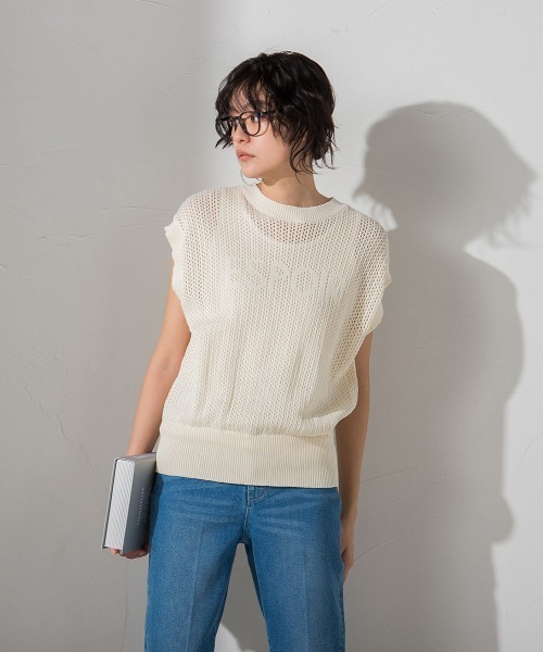 socolla（ソコラ）の「【socolla】インナー付き透かし編みロゴニットベスト≪手洗い可能≫（ニット/セーター・レディース・オフホワイト/グレー/パープル・M）」の12枚目の写真