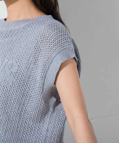 socolla（ソコラ）の「【socolla】インナー付き透かし編みロゴニットベスト≪手洗い可能≫（ニット/セーター・レディース・オフホワイト/グレー/パープル・M）」の20枚目の写真