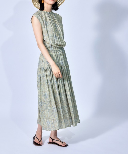 ROPE'（ロペ）の「【DEVEAUX】レーヨンラメプリントティアードワンピース（ワンピース・レディース・ベージュ系その他/グリーン系その他2・36/38）」の2枚目の写真