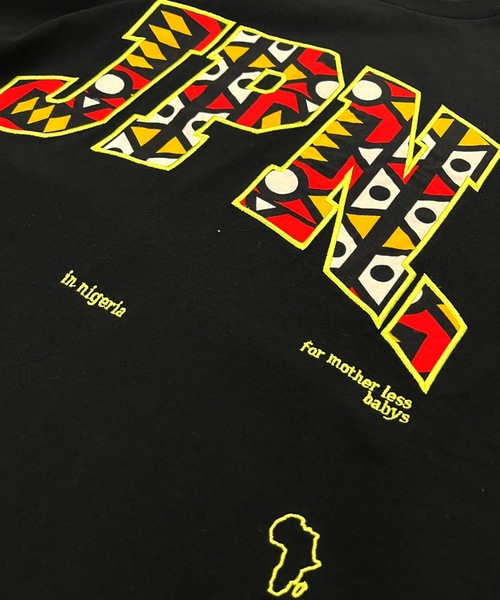 moyan ecri(モヤン エクリ)の「<moyan ecri>JPN パッチ刺繍ワンポイント オーバーサイズTシャツ【アフリカンファブリック】(Tシャツ/カットソー・レディース・ブラック×ピンク/ブラック×イエロー/ホワイト×レッド/ホワイト×ネイビー/ブラック×ブルー/ホワイト×エメラルドグリーン・FREE)」の21枚目の写真