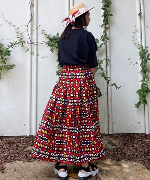 moyan ecri(モヤン エクリ)の「<moyan ecri>JPN パッチ刺繍ワンポイント オーバーサイズTシャツ【アフリカンファブリック】(Tシャツ/カットソー・レディース・ブラック×ピンク/ブラック×イエロー/ホワイト×レッド/ホワイト×ネイビー/ブラック×ブルー/ホワイト×エメラルドグリーン・FREE)」の15枚目の写真