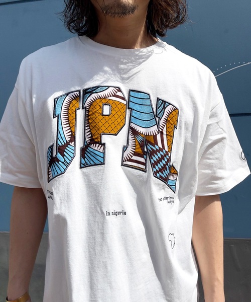 moyan ecri(モヤン エクリ)の「<moyan ecri>JPN パッチ刺繍ワンポイント オーバーサイズTシャツ【アフリカンファブリック】(Tシャツ/カットソー・レディース・ブラック×ピンク/ブラック×イエロー/ホワイト×レッド/ホワイト×ネイビー/ブラック×ブルー/ホワイト×エメラルドグリーン・FREE)」の11枚目の写真