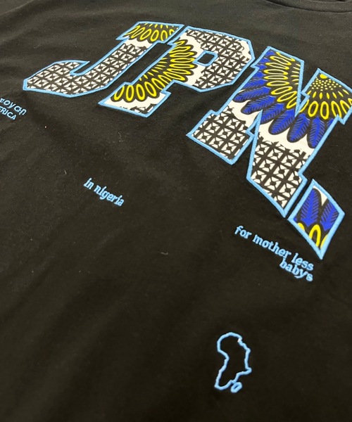 moyan ecri(モヤン エクリ)の「<moyan ecri>JPN パッチ刺繍ワンポイント オーバーサイズTシャツ【アフリカンファブリック】(Tシャツ/カットソー・レディース・ブラック×ピンク/ブラック×イエロー/ホワイト×レッド/ホワイト×ネイビー/ブラック×ブルー/ホワイト×エメラルドグリーン・FREE)」の22枚目の写真