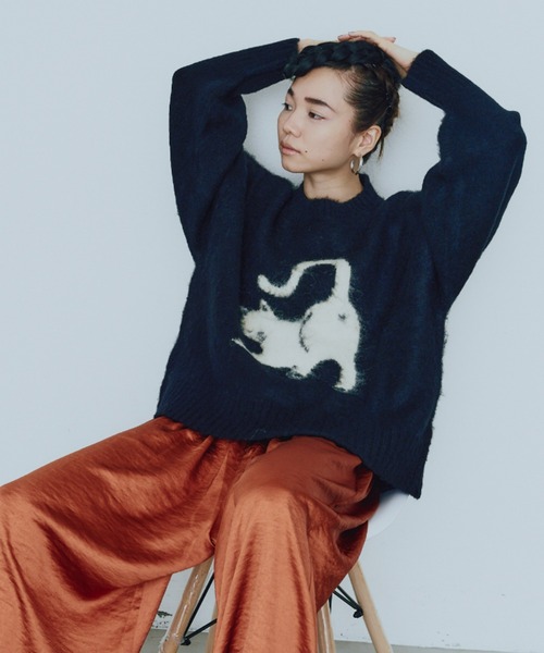 manana suerte（マニャーナスエルテ）の「CATモチーフボリュームスリーブニット（ニット/セーター・レディース・ブラック/レッド/オフホワイト・FREE）」の11枚目の写真