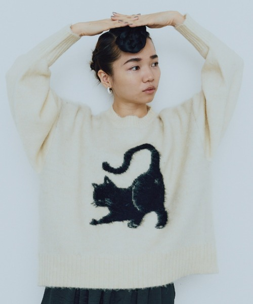 manana suerte（マニャーナスエルテ）の「CATモチーフボリュームスリーブニット（ニット/セーター・レディース・ブラック/レッド/オフホワイト・FREE）」の5枚目の写真