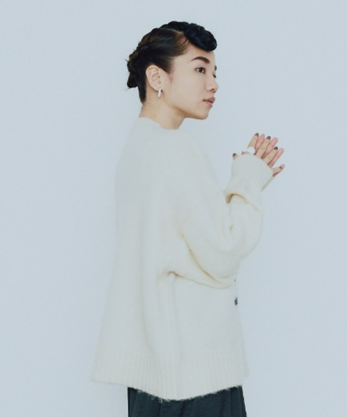 manana suerte（マニャーナスエルテ）の「CATモチーフボリュームスリーブニット（ニット/セーター・レディース・ブラック/レッド/オフホワイト・FREE）」の7枚目の写真