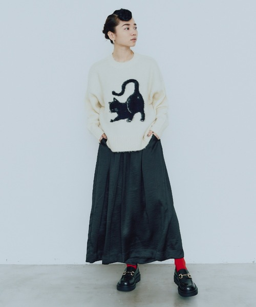 manana suerte（マニャーナスエルテ）の「CATモチーフボリュームスリーブニット（ニット/セーター・レディース・ブラック/レッド/オフホワイト・FREE）」の4枚目の写真